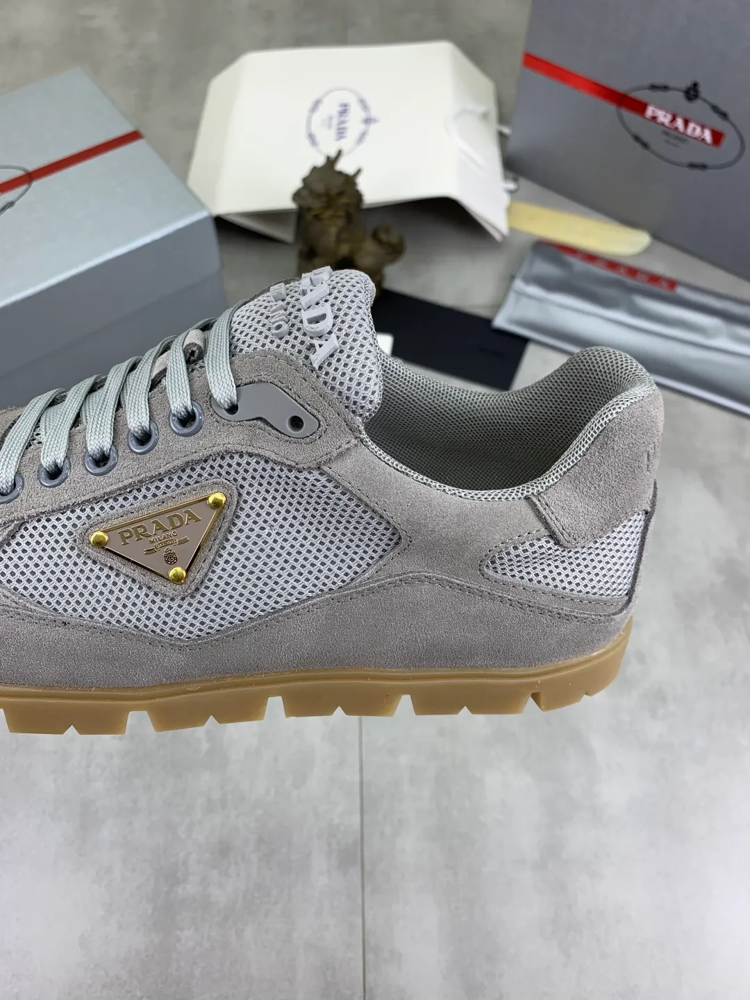 Men's men's shoes 💰P520💰 [New style] popular models are on the official website, 🆘 Trendy brand (Prada) mainly promotes popular models, avant-garde and versatile fashionable men's shoes private version mold opening, cowhide surface splicing 1:1.. Fashionable and simple, original imported cowhide lining cowhide feet; the atmosphere and personality are more fashionable, eye-catching and pursuing class. It will subvert the old idea and be a must-have for fashion trendsetters with you! Must keep it for yourself! Tall and comfortable, large and low, high-end quality workmanship. Code number: 38-45 3️⃣optional.